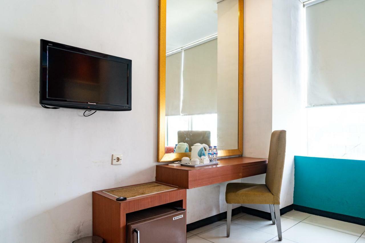 Hotel Reddoorz Near Blok M Square