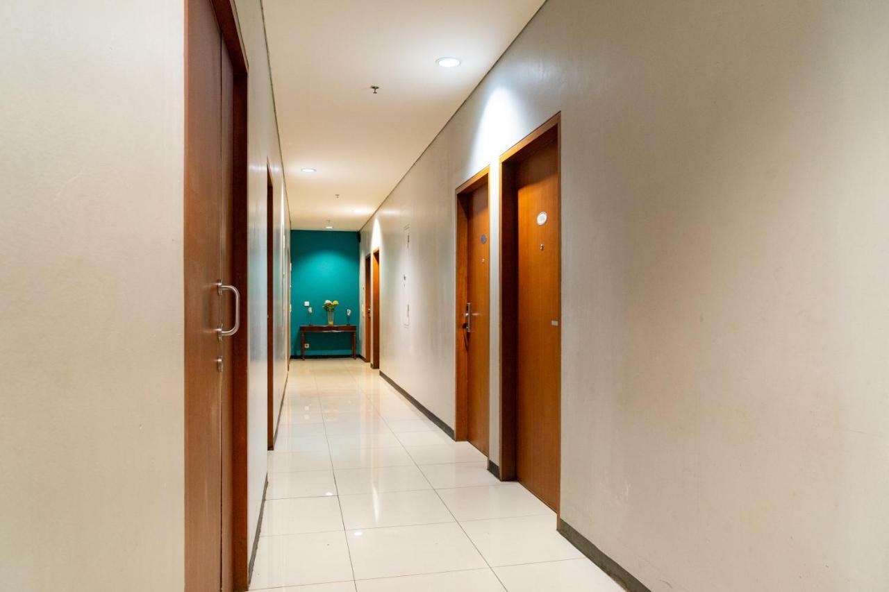 Hotel Reddoorz Near Blok M Square 3*